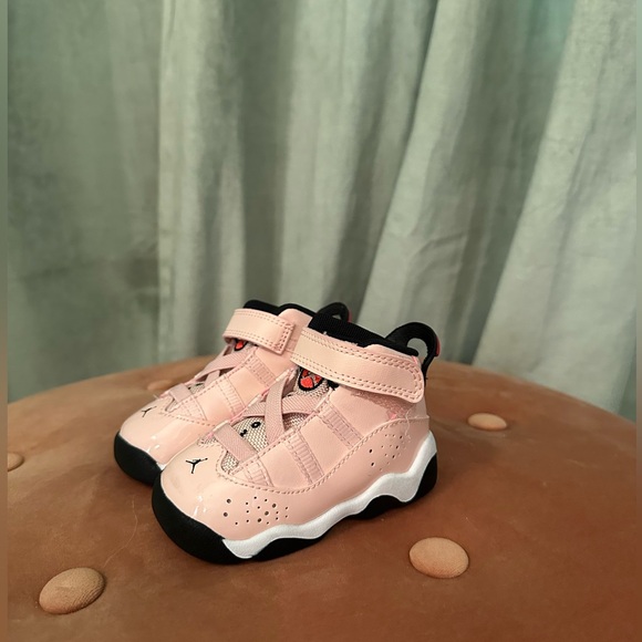 Jordan 6 ring Pink atmosphere kicks - almost new - Picture 1 of 4